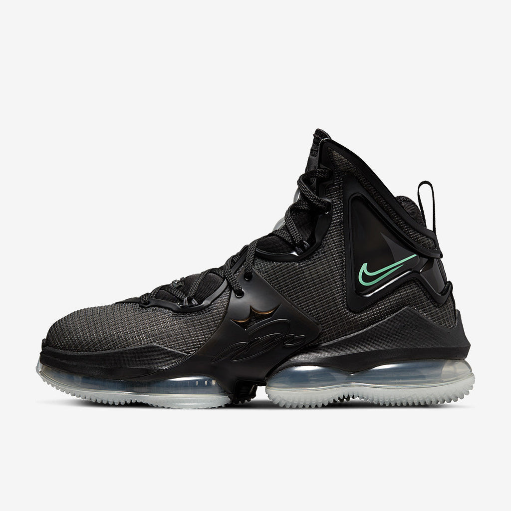 Nike LeBron 19