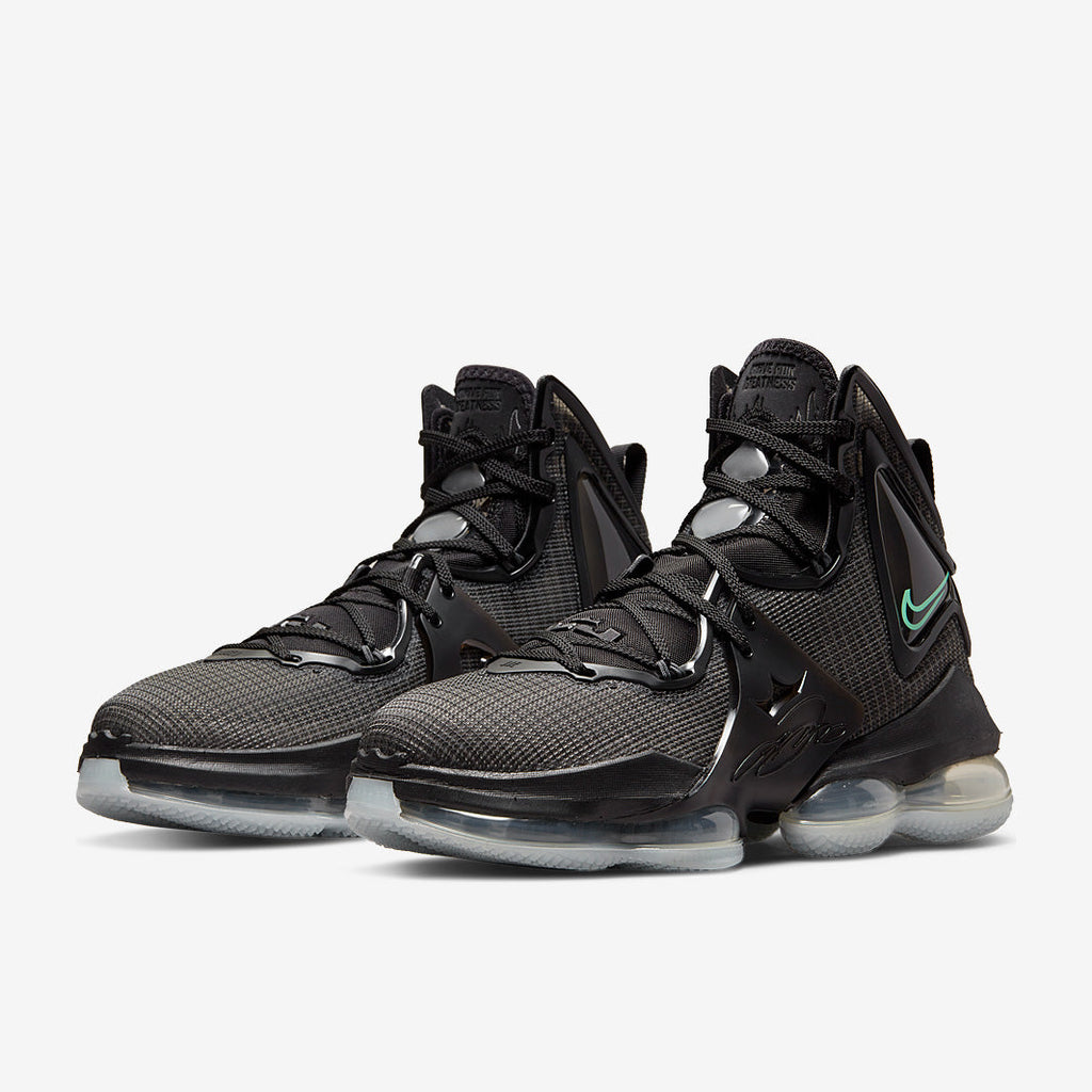 Nike LeBron 19